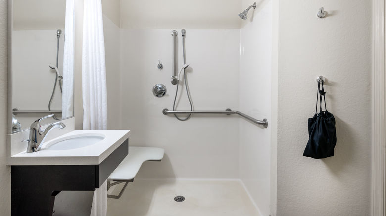 <b>Candlewood Suites Room</b>. Images powered by <a href="https://www.leonardoworldwide.com/" title="Leonardo Worldwide" target="_blank">Leonardo</a>.