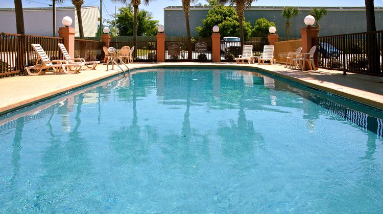 Holiday Inn Express Biloxi-Beach Blvd Pool