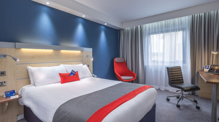 Holiday Inn Express Kettering Room