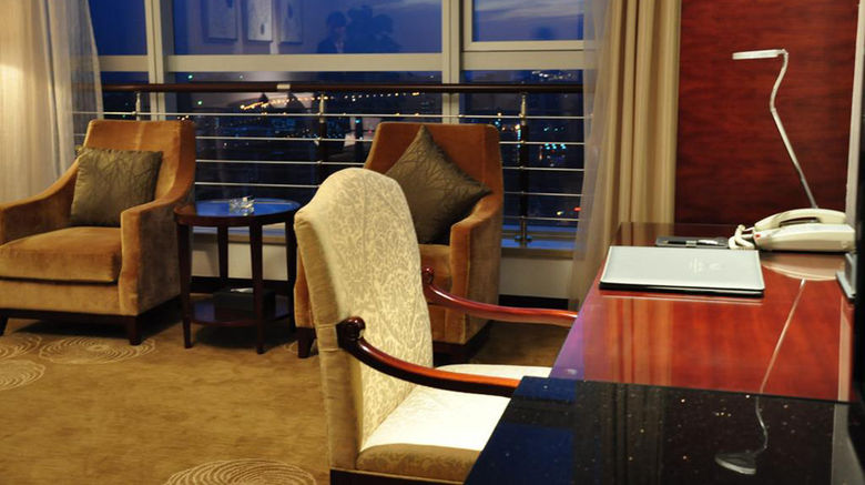 <b>New Century Grand Hotel Qingdao Suite</b>. Images powered by <a href="https://www.leonardoworldwide.com/" title="Leonardo Worldwide" target="_blank">Leonardo</a>.