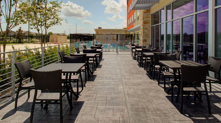 Holiday Inn Express/Suites Houston NW Exterior