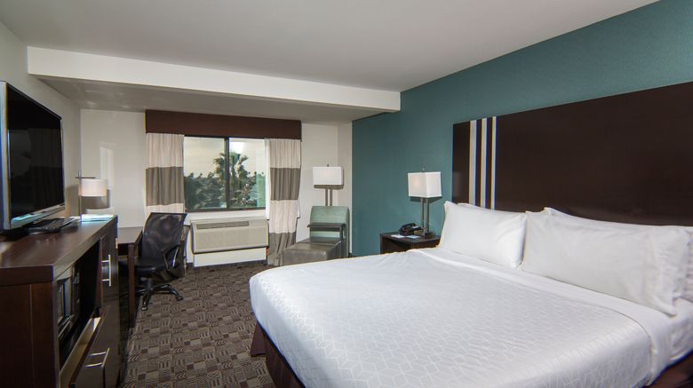 <b>Holiday Inn Express-Stes Carlsbad Beach Room</b>. Images powered by <a href="https://www.leonardoworldwide.com/" title="Leonardo Worldwide" target="_blank">Leonardo</a>.