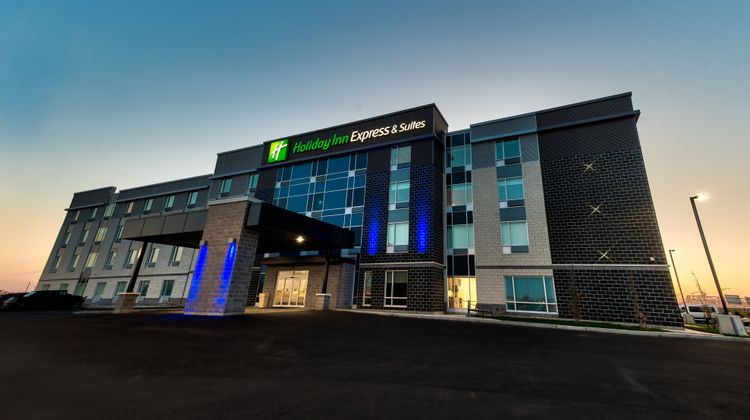 Holiday Inn Expr & Stes Trois-Rivieres W Exterior