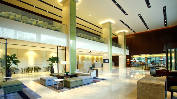 Holiday Inn Riverside Wuhan Lobby