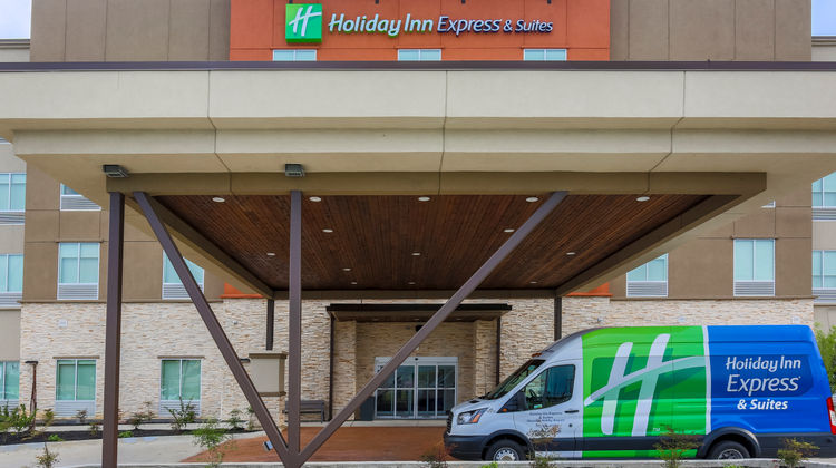 Holiday Inn Express & Suites Houston SE Exterior