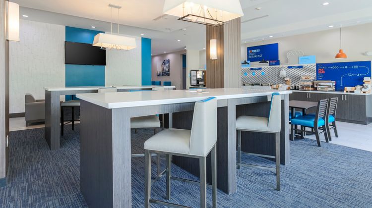 Holiday Inn Express & Suites Houston SE Restaurant
