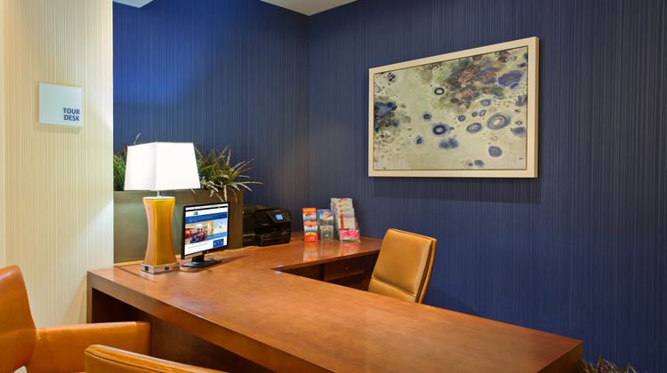 Holiday Inn Express Fisherman's Wharf Lobby