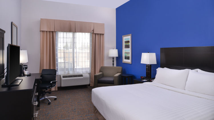 Holiday Inn Express/Stes Bakersfield Arp Room