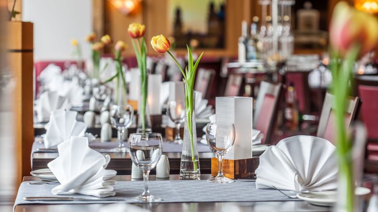 <b>Holiday Inn Munich-South Restaurant</b>. Images powered by <a href="https://www.leonardoworldwide.com/" title="Leonardo Worldwide" target="_blank">Leonardo</a>.