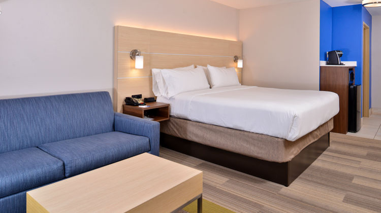 Holiday Inn Express & Suites Mason Room