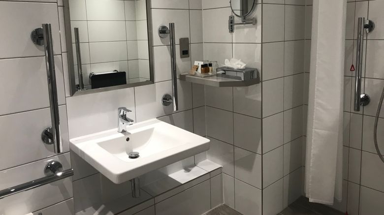 <b>Holiday Inn London Shepperton Room</b>. Images powered by <a href="https://www.leonardoworldwide.com/" title="Leonardo Worldwide" target="_blank">Leonardo</a>.