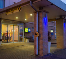 Holiday Inn Express Midlands Airport Exterior