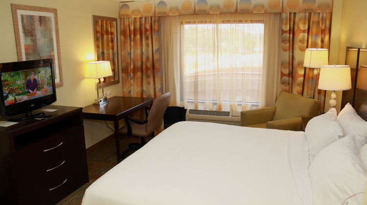 Holiday Inn Express & Suites Perry Room