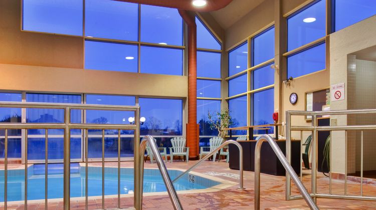 Holiday Inn Peterborough Waterfront Pool