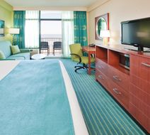 Holiday Inn & Suites North Beach Room