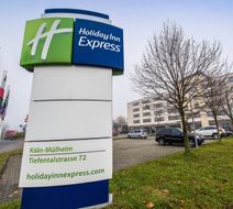 Holiday Inn Express Cologne Muelheim Exterior