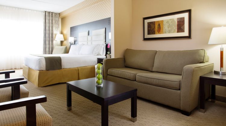 Holiday Inn Express Hotel & Suites Suite