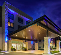 Holiday Inn Express & Suites Queensbury Exterior