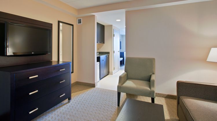 Holiday Inn Express Hotel & Suites Suite