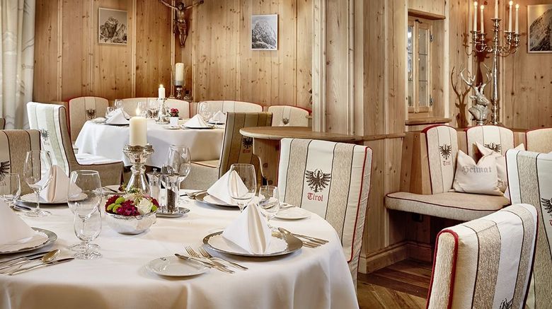<b>Relais Chateaux Spa Hotel Jagdhof Restaurant</b>. Images powered by <a href="https://www.leonardoworldwide.com/" title="Leonardo Worldwide" target="_blank">Leonardo</a>.
