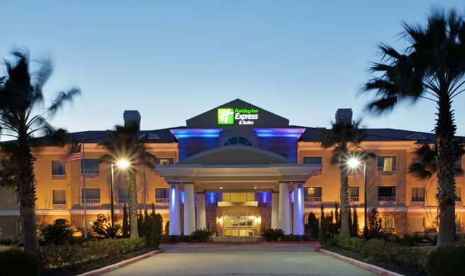 Holiday Inn Express & Suites Pearland Exterior