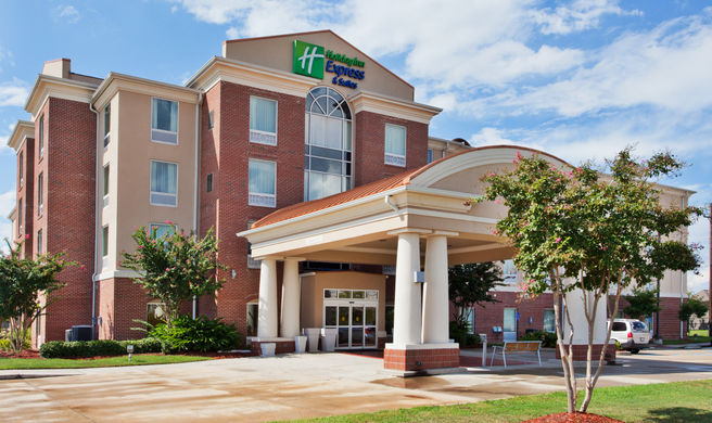 Holiday Inn Express & Suites Baton Rouge Exterior