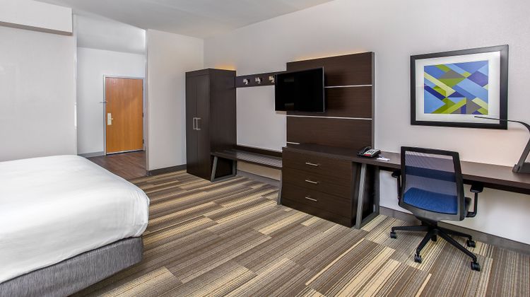 Holiday Inn Express Morristown Room