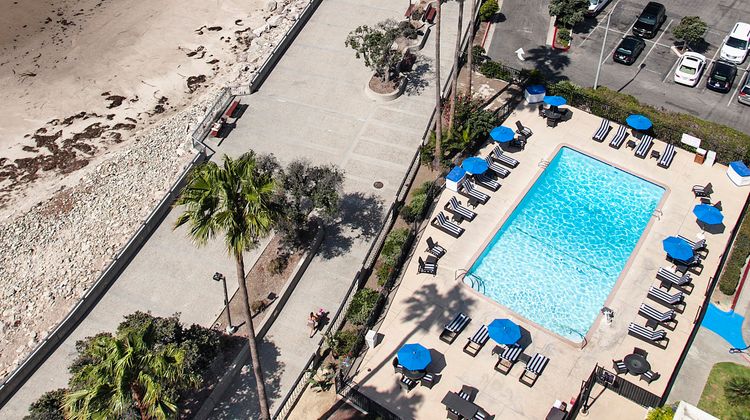 Crowne Plaza Ventura Beach Lobby