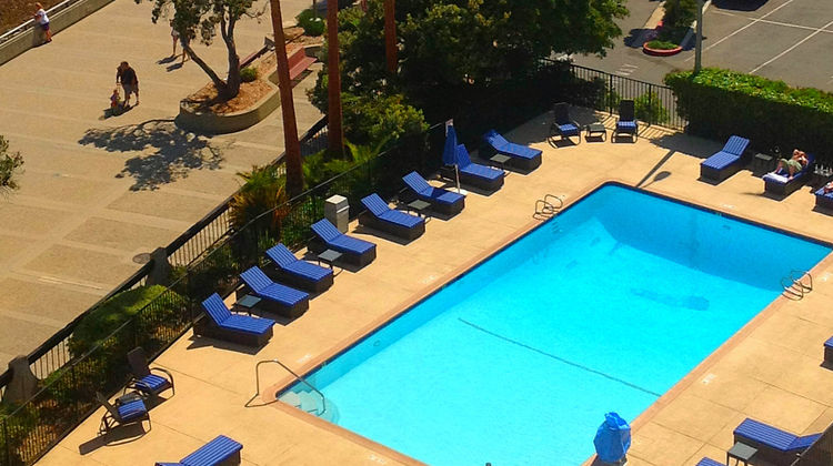 Crowne Plaza Ventura Beach Pool