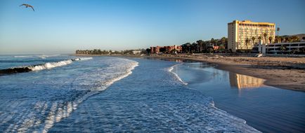 Crowne Plaza Ventura Beach Exterior