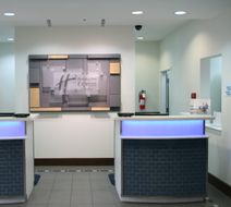 Holiday Inn Express & Suites Clute - Lak Lobby