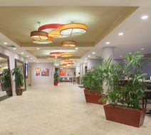Crowne Plaza Ventura Beach Lobby