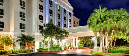 Holiday Inn Express & Stes Miami-Kendall Exterior