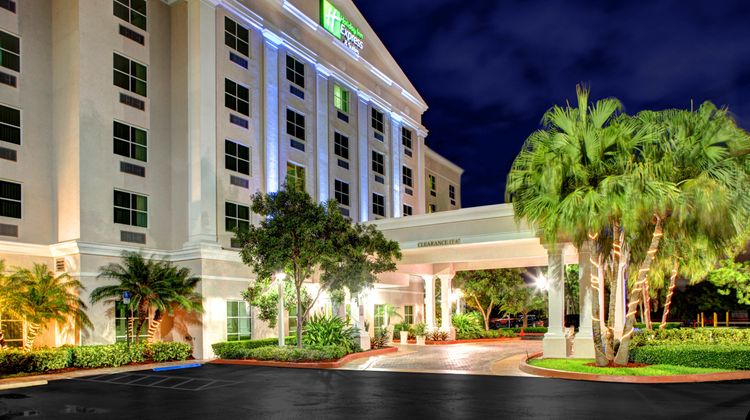 Holiday Inn Express & Stes Miami-Kendall Exterior
