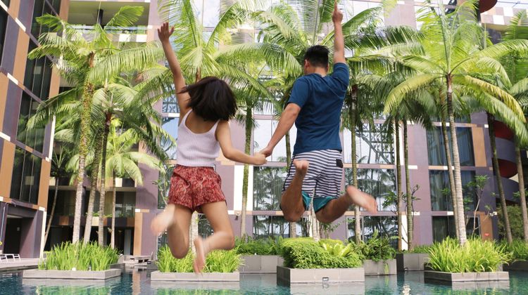 Crowne Plaza Changi Airport Pool