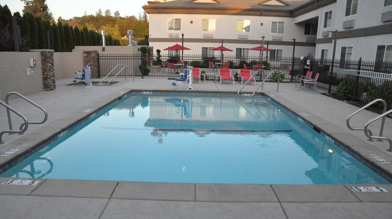 <b>Holiday Inn Express Pool</b>. Images powered by <a href="https://www.leonardoworldwide.com/" title="Leonardo Worldwide" target="_blank">Leonardo</a>.