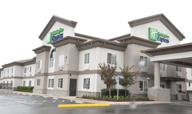 Holiday Inn Express Exterior