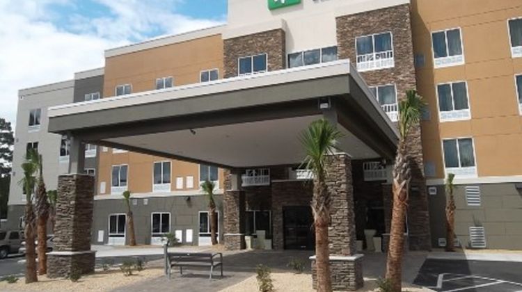 Holiday Inn Express & Stes Southport Exterior