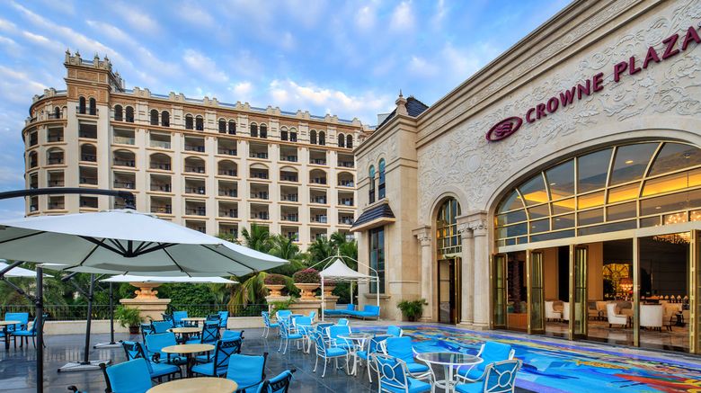 <b>Crowne Plaza Resort Sanya Bay Restaurant</b>. Images powered by <a href="https://www.leonardoworldwide.com/" title="Leonardo Worldwide" target="_blank">Leonardo</a>.