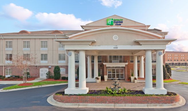 Holiday Inn Express & Suites Exterior