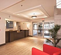 Holiday Inn Express Hotel & Suites Lobby