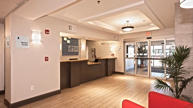 Holiday Inn Express Hotel & Suites Lobby