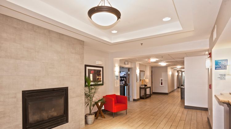 Holiday Inn Express Hotel & Suites Lobby