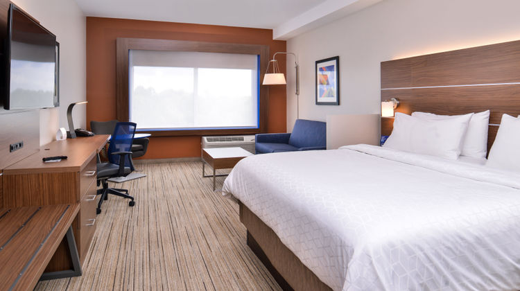 Holiday Inn Express Suites Farmville Suite