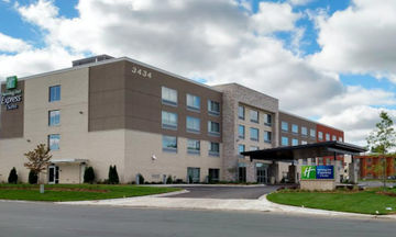 Holiday Inn Express & Suites Eagan