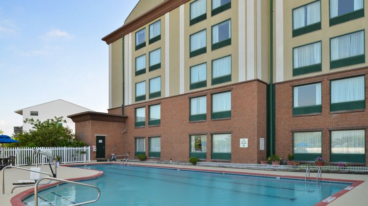 Holiday Inn Express & Suites Pool