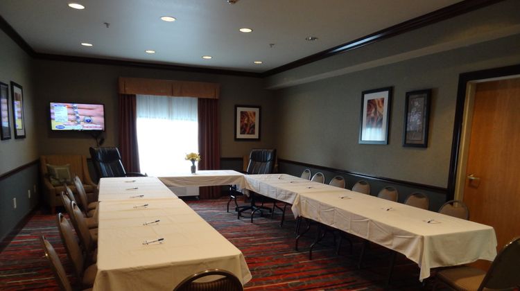 Holiday Inn Express Hotel & Suites Meeting
