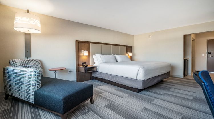 Holiday Inn Express & Suites Platteville Room