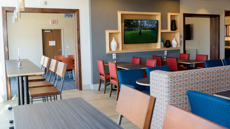 Holiday Inn Express/Suites Craig Ranch Restaurant