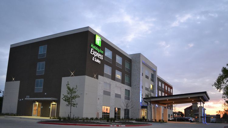 Holiday Inn Express/Suites Craig Ranch Exterior